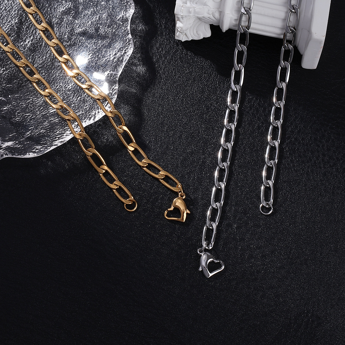 Women's Chunky Heart-Shaped Chain Necklace with Pendant